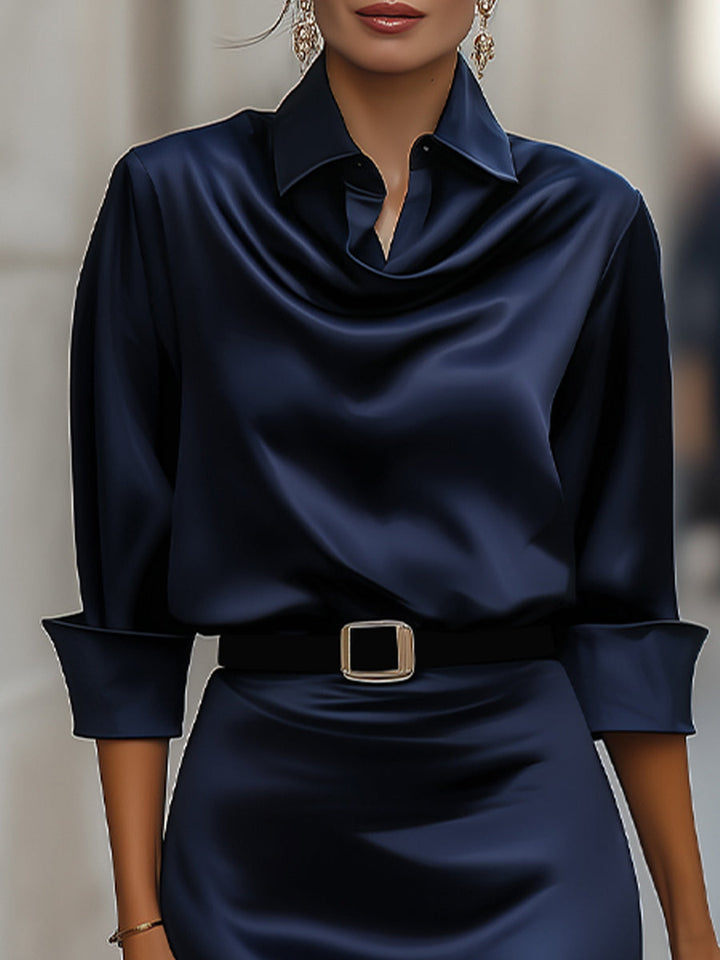 Aline | Robe midi satinée à col drapé et ceinture noire