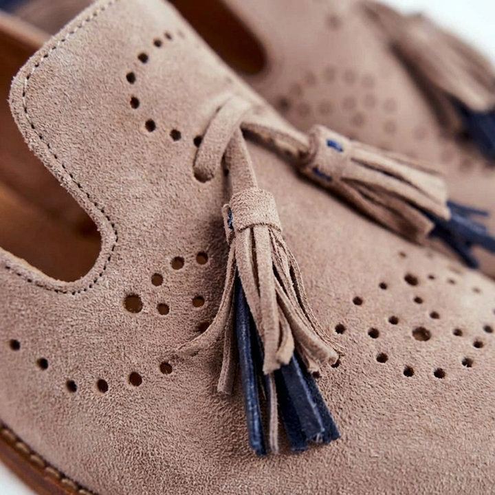 Elena | Mocasines Caqui Mujer Con Borlas Decorativas Y Detalle Perforado | Casual