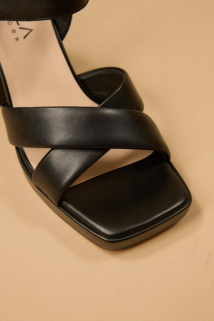Esperanza Black