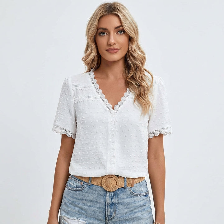 Valeria | Blusa Mujer Blanco Con Ribete De Encaje Y Textura Plumeti | Romántico