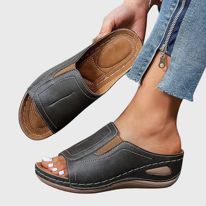 LUNA – ORTHOPEDIC SANDALS