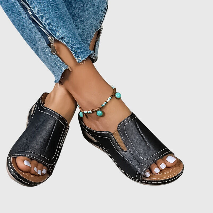LUNA – ORTHOPEDIC SANDALS
